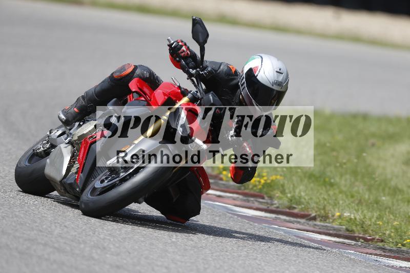 Archiv-2025/27 12.06.2025 Ducati Schweiz Trackday Warmup  ADR/gelb-jeaune/ohne